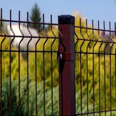 Lange Lebensdauer Anti-UV-Pulver beschichtet 50x200mm Mesh 3D geschwungener Zaun Schweißdrahtzaun Zaun für Autobahn und Park