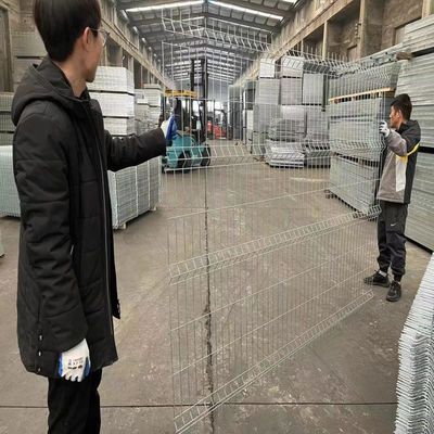0.6m - 3.0m Höhe Galvanisierter 3D-Kurvzaun für Spielplatzzaunplatten
