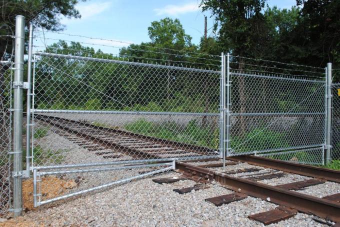 100ft 50ft 8ft 6ft Galvanisierter Kettenverbindungszaun Rollen 2,0mm Zyklonmaschzaun 3